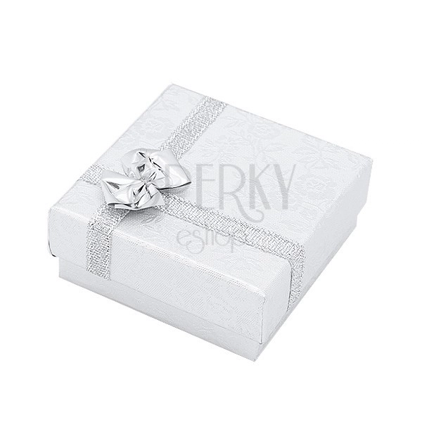 Srebrna darilna škatlica za prstan s cvetličnim vzorcem in pentljo