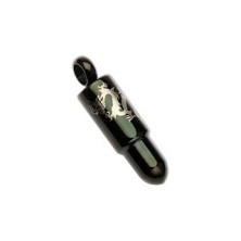 Jeklen obesek - črn metek z zmajem srebrne barve