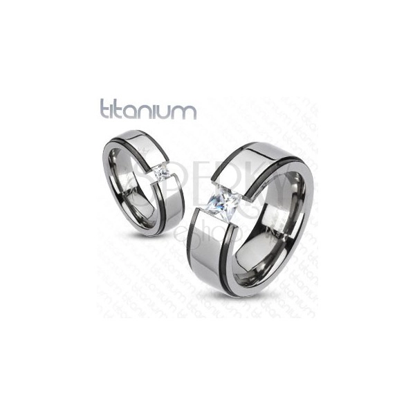 Poročni prstan iz titana - črna in srebrna barva, dvignjena sredina, cirkon