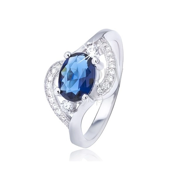Srebrn prstan z modrim ovalnim cirkonom in valovitima krakoma