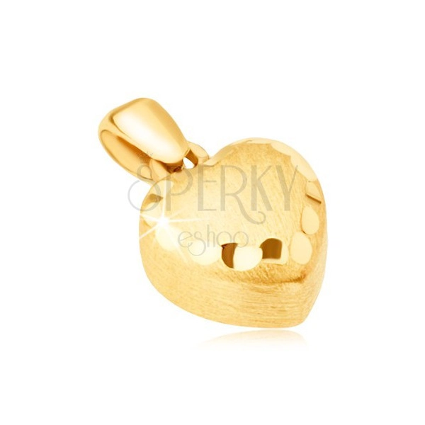 Zlat obesek - pravilno 3D srce, satenasta površina, okrasne vdolbine