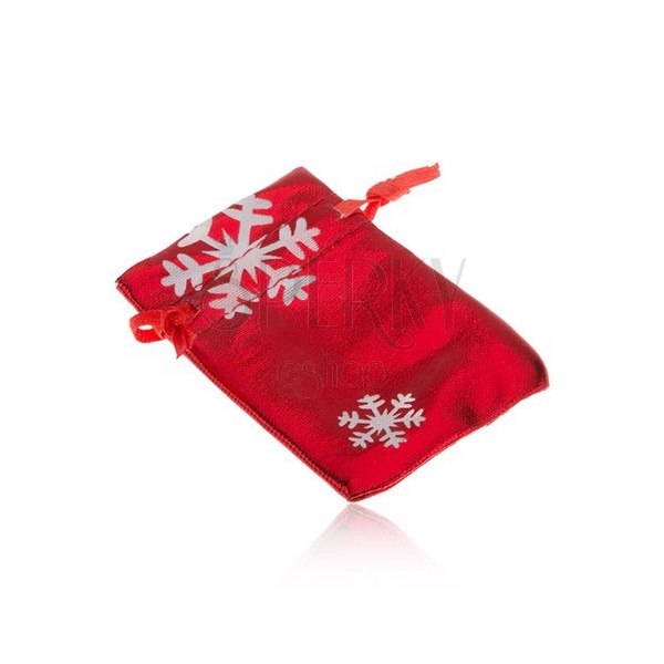 Drobna darilna škatlica v rdeči barvi, bele snežinke