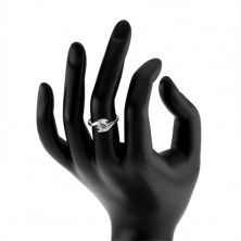 Zaročni prstan iz srebra 925 - prozoren cirkon med vijugastima krakoma