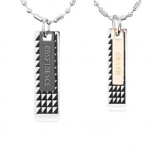 Dve jekleni ogrlici, ploščici s črnimi trikotniki in napisom