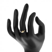Zlat prstan 375 - nesimetrično ukrivljena konca krakov, lesketajoč cirkon