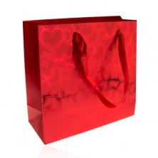 Darilna vrečka, rdeče barve, vzorec - srca, sijoča podlaga
