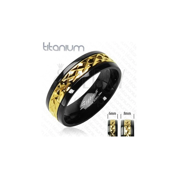Črn prstan iz titana z vzorčastim pasom zlate barve