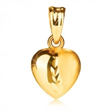 Obesek iz zlata 375 - simetrično srce s sijočo in mat polovico, zareze