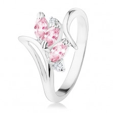 Prstan srebrne barve, ukrivljena kraka, rožnati in prozorni cirkoni