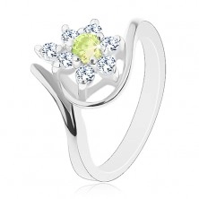 Sijoč prstan srebrne barve, cirkonski cvet z rumeno-zelenim centrom