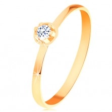 Prstan iz rumenega 14K zlata - prozoren diamant v dvignjeni okrogli objemki