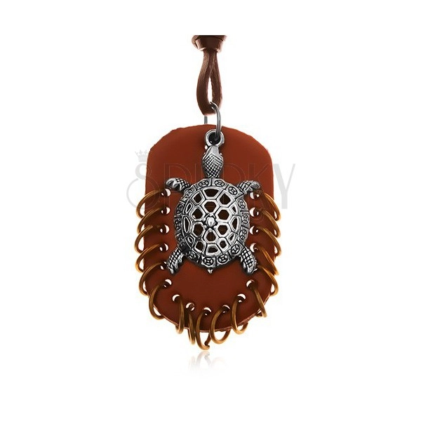 Ogrlica iz umetnega usnja - rjav oval z obročki in želvo