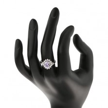 Lesketav prstan srebrne barve, velik ovalen cvet iz cirkonov