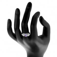 Sijoč prstan v srebrnem odtenku, pentljica z ovalnim svetlo vijoličnim cirkonom