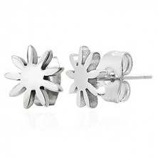 Jekleni uhani srebrne barve - sijoč cvet, čepki