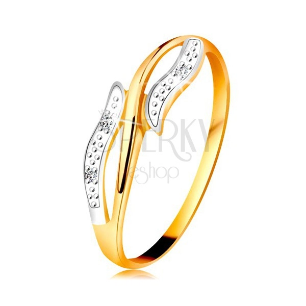 Diamantni prstan iz 14-k zlata, valovita dvobarvna kraka, trije prozorni diamanti