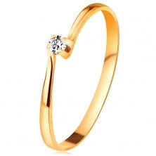 Briljantni prstan iz 14-k rumenega zlata – diamant v objemki med zoženima krakoma