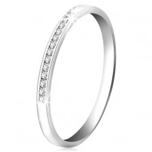 Briljantni prstan iz 14-k belega zlata ima - bleščeča linija prozornih diamantkov