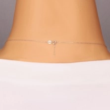 Ogrlica iz 9-k belega zlata – obris simetričnega srčka s cirkonom