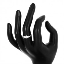 Zaročni prstan iz srebra 925 – okrogel cirkon, sijoče valovite linije, cirkoni