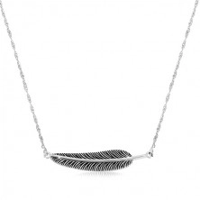 Ogrlica iz srebra 925 – spiralasta verižica in patinirano pero