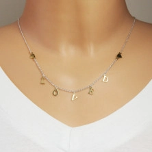 Ogrlica iz srebra 925 – sijoči srci in napis »LOVED« v zlati barvi
