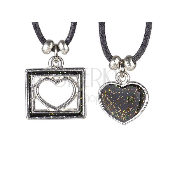 Ogrlica z dvema srcema - zapolnjeno srce in srce v kvadratu