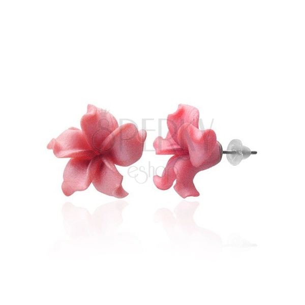 Uhani iz mase FIMO - cvet z valovitimi roza cvetnimi listi