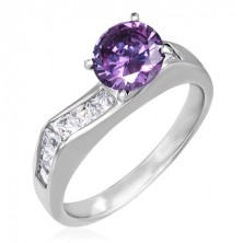 Jeklen prstan - ekspresiven vijoličast prstan, kvadratni kamenčki
