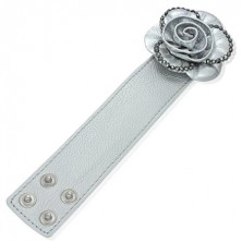Dekorativna zapestnica iz pravega usnja - srebrna barva, vrtnica