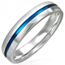 Jeklen prstan z modrim pasom - ena polovica bleščeča, druga mat