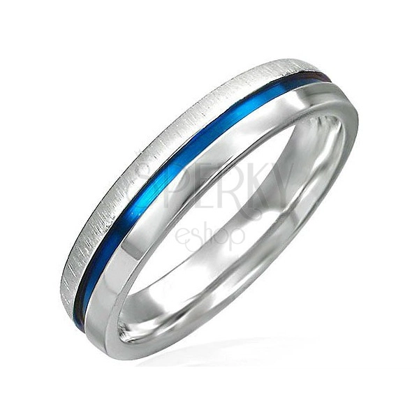 Jeklen prstan z modrim pasom - ena polovica bleščeča, druga mat