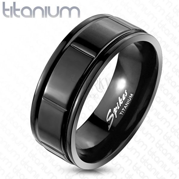 Črn prstan iz titana - žlebičast dizajn