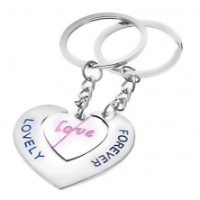 Obeska za ključe za par - srci z napisoma LOVE in LOVELY FOREVER