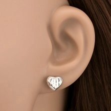 Srebrni uhani - mat srce z gravurami v obliki zrna