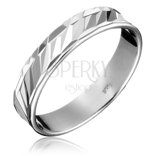 Srebrn poročni prstan - diagonalne vdolbine, več krožnic