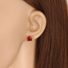 Srebrni uhani, 925 - kvadratni rdeči kamenčki, 7 mm, čepki