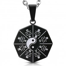Jeklen obesek - črn s simboli jin in jang ter kitajskimi pismenkami