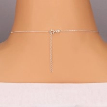 Srebrna ogrlica - osmica z vdelanimi cirkoni