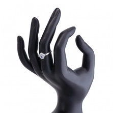 Zaročni prstan iz srebra čistine 925 - ovalen cirkon v diademu